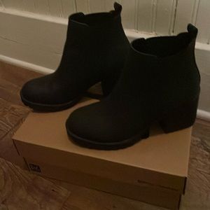 Dirty laundry Lisbon black ankle booties with heel size 6, new w/box